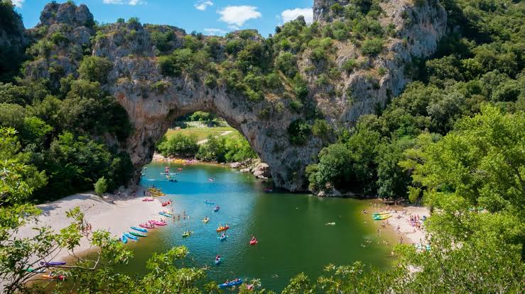 Opportunité Rare ! Village de Gîtes 4 ★ en Sud Ardèche